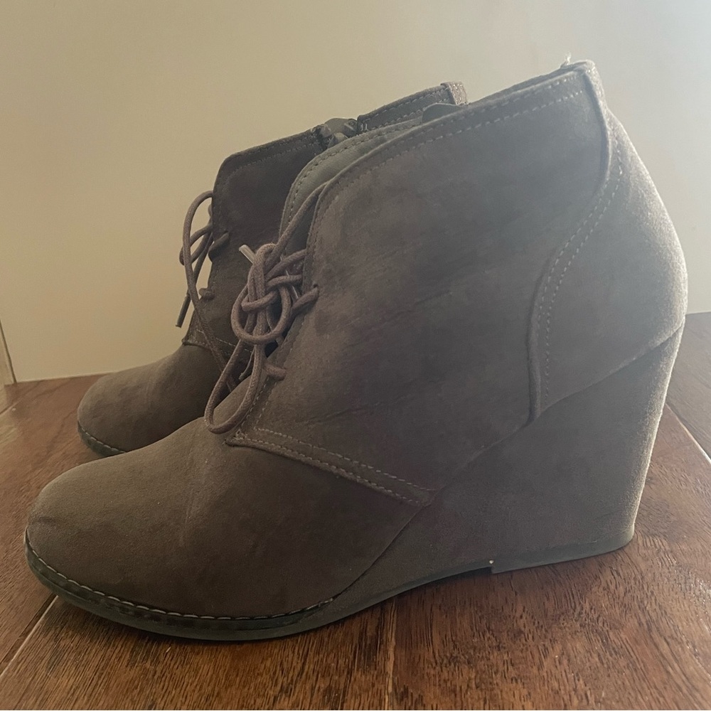Universal Thread Booties - Size 8 - Picture 2 of 11